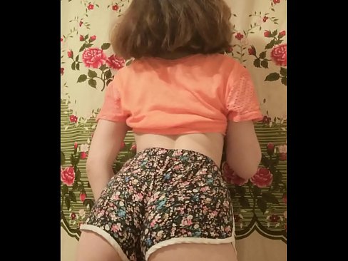 ❤️ Donec puer parvulus expolians bracae eius in camera Sex apud nos
