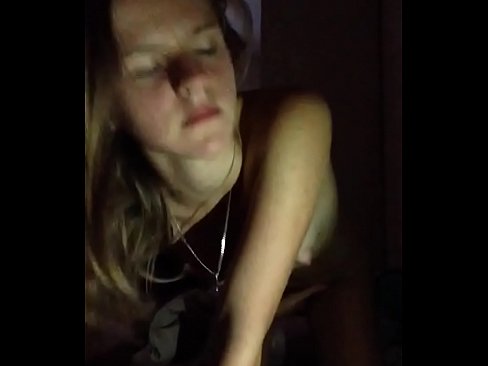 ❤️ Puella masturbates et cums Sex apud nos