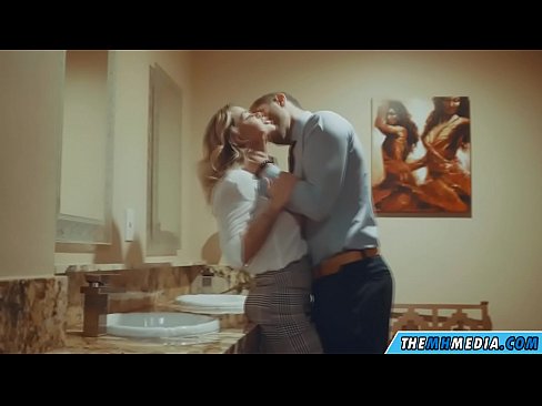 ❤️ Cum busty flava seducit in latrinae publicae Sex apud nos